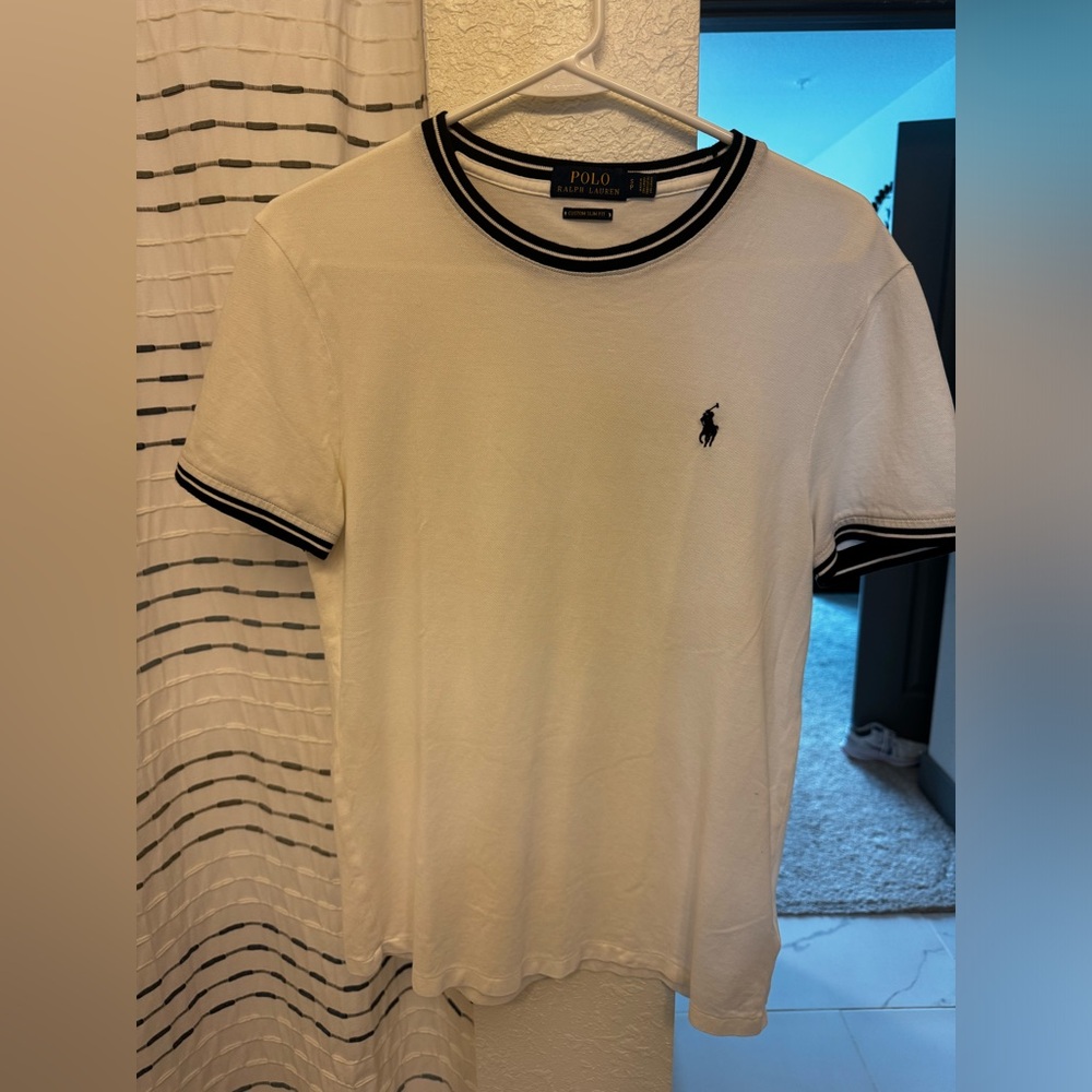 Polo Ralph Lauren Men T-Shirt Small with Black stripped sleeve